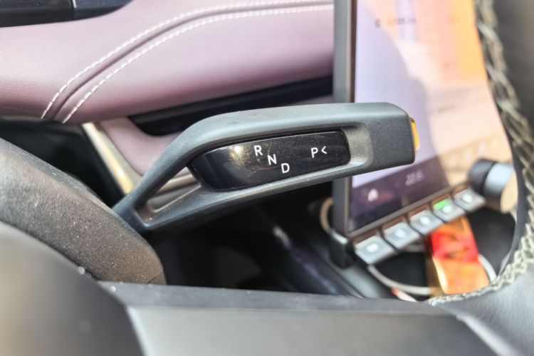 MI SU7 2025 immagine di auto #18