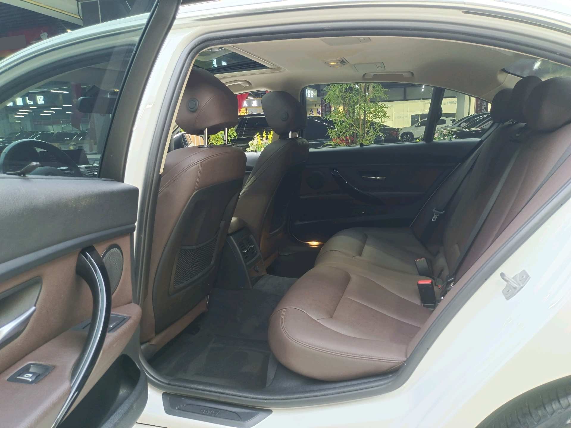 BMW 3 Series 2019 car image #6