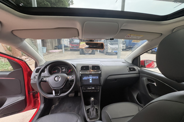 Volkswagen Polo 2018 car image #17