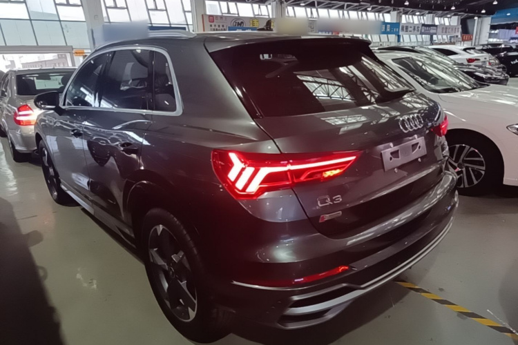 Audi Q3 2023 car image #5