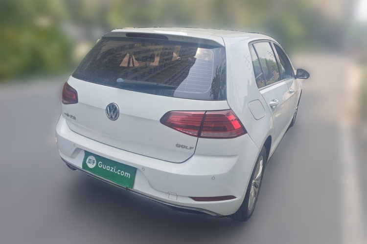 Volkswagen Golf 2018 car image #5