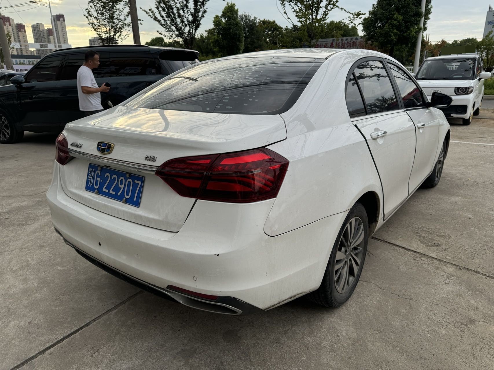 GEELY Emgrand 2018 car image #9