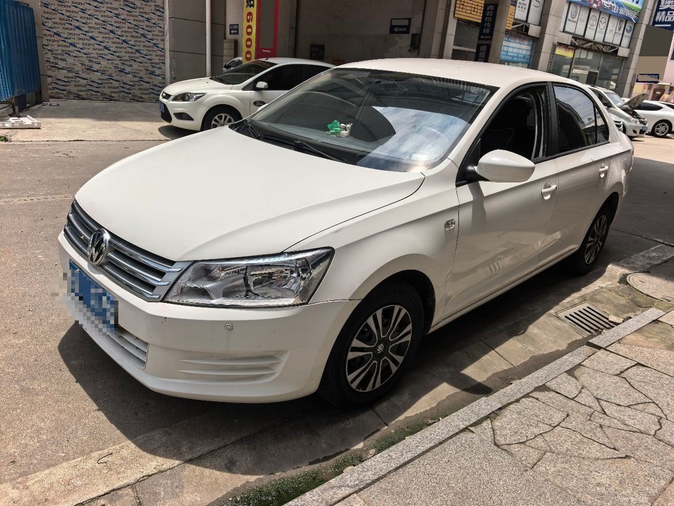 Volkswagen Santana 2013 car image 