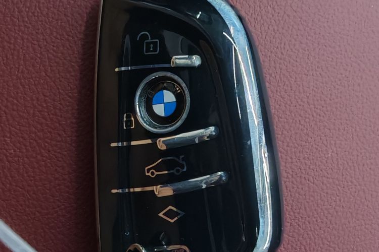 BMW 3 Series 2023 #9 BMW 3 Series 2023 car image #9