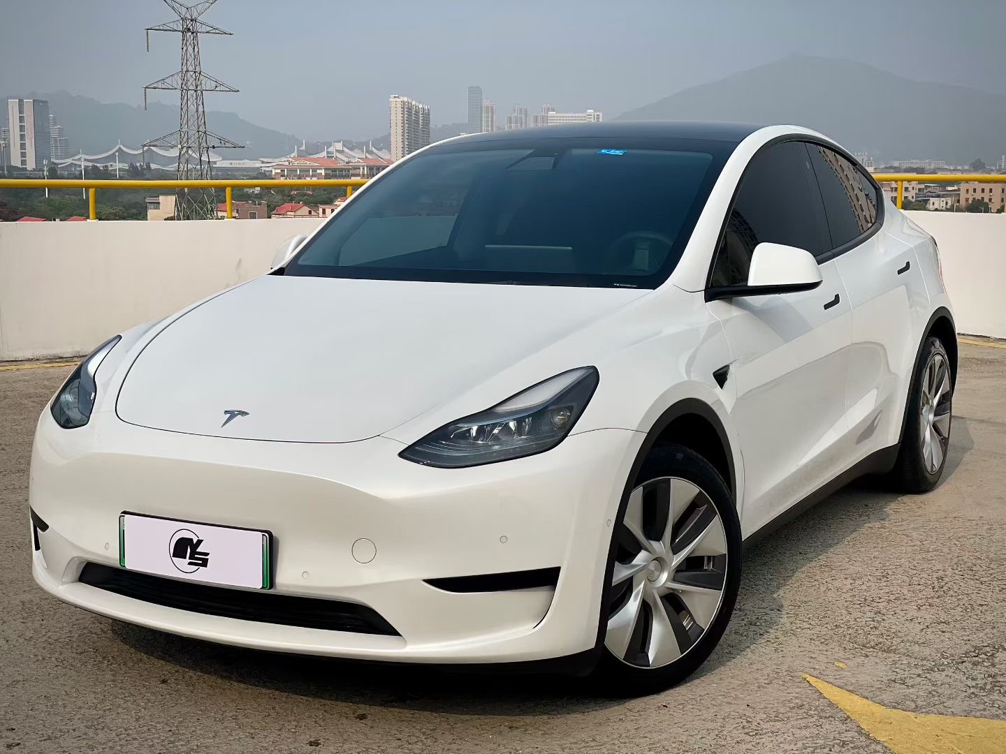 Tesla Model Y 2023 Tesla Model Y 2023 car image