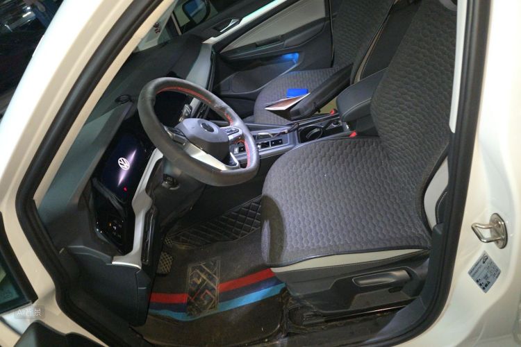 Volkswagen Golf 2022 car image #17