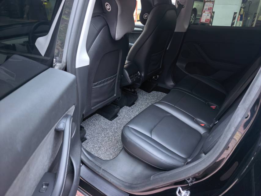 Tesla Model Y 2023 immagine di auto #6