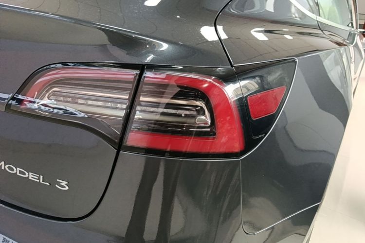 Tesla Model 3 2020 car image #8