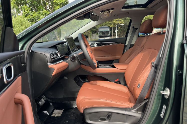 GEELY Emgrand 2025 #14 GEELY Emgrand 2025 car image #14