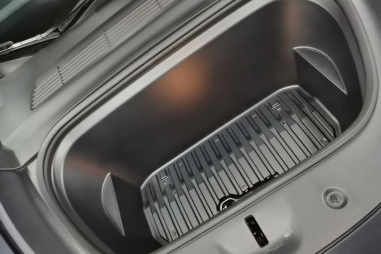 Tesla Model Y 2024 car image #20