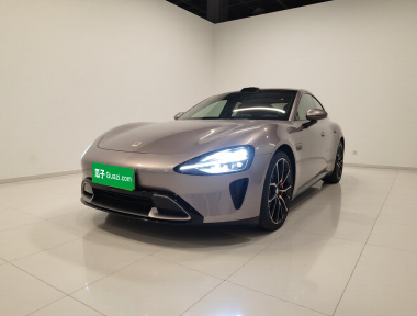 MI SU7 2025 immagine di auto 