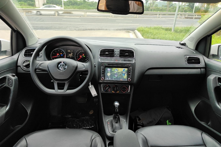 Volkswagen Polo 2015 #10 Volkswagen Polo 2015 car image #10