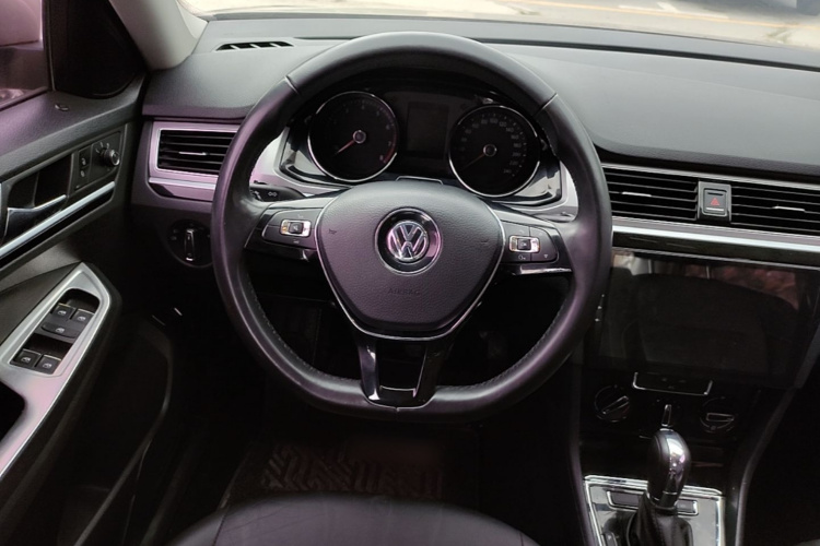 Volkswagen Bora 2018 car image #15