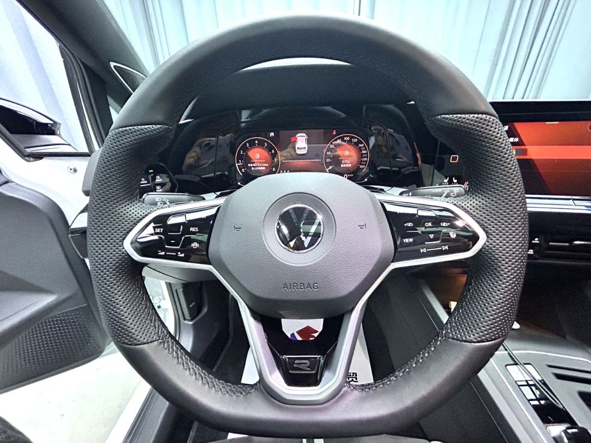 Volkswagen Golf 2022 car image #8