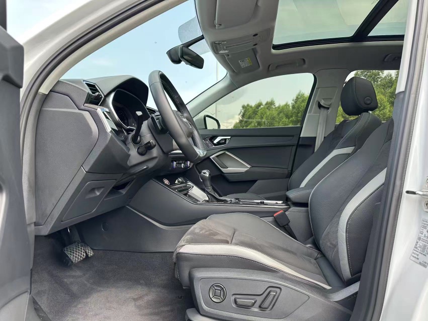 Audi Q3 2023 car image #5