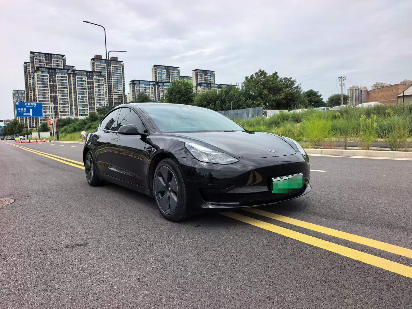 Tesla Model 3 2023 car image #3