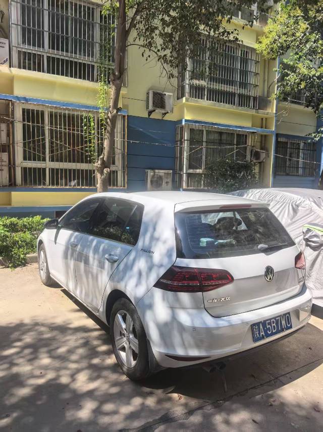Volkswagen Golf 2018 car image #4