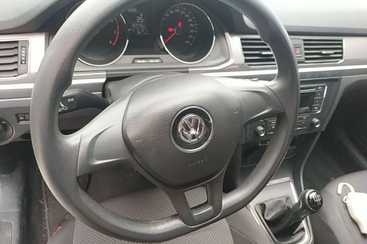 Volkswagen Bora 2017 car image #11