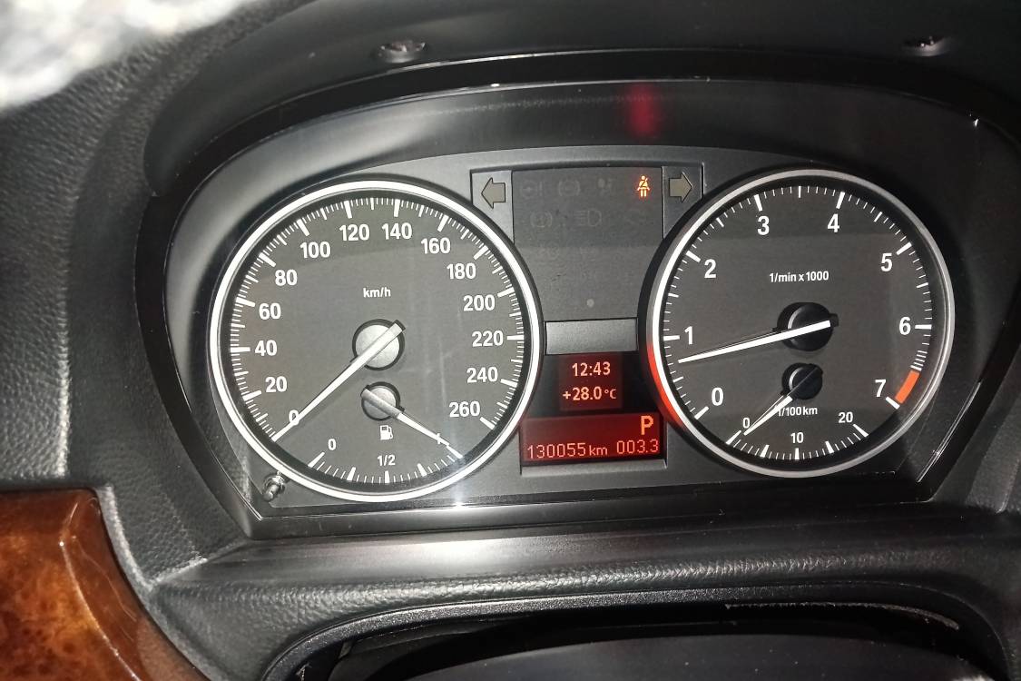 BMW 3 Series 2011 #24 BMW 3 Series 2011 car image #24