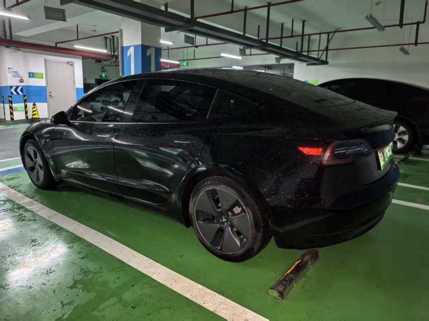 Tesla Model 3 2022 car image #3