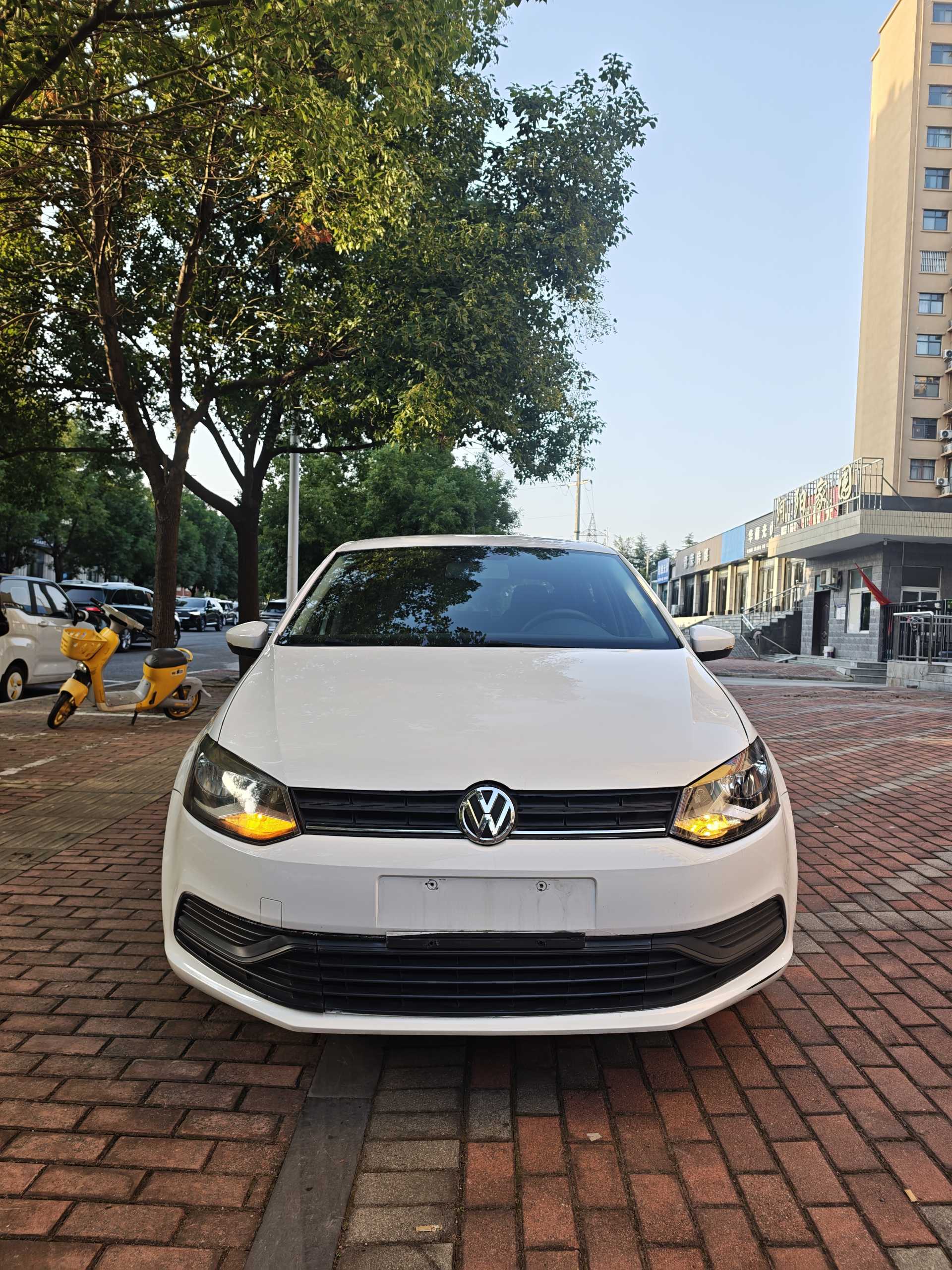 Volkswagen Polo 2019 car image #2