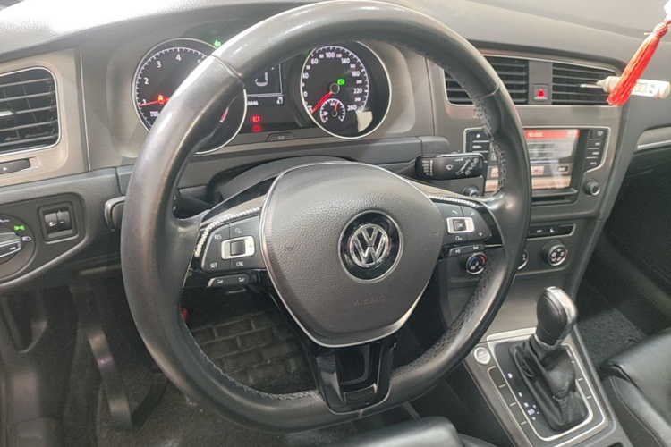 Volkswagen Golf 2015 car image #15