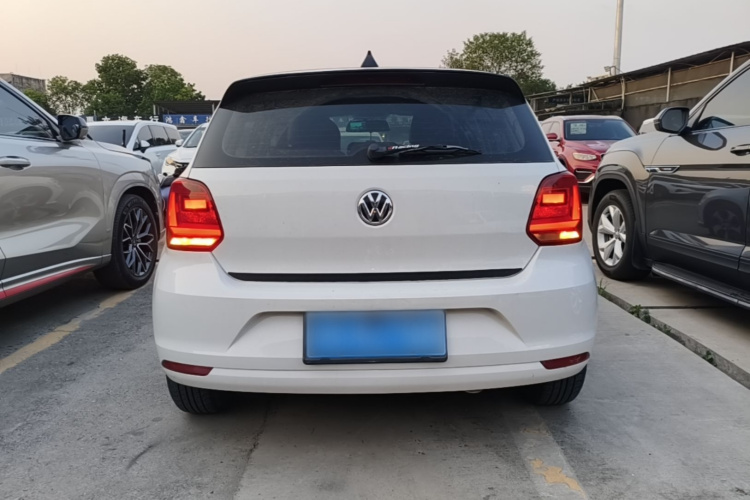 Volkswagen Polo 2016 car image #6