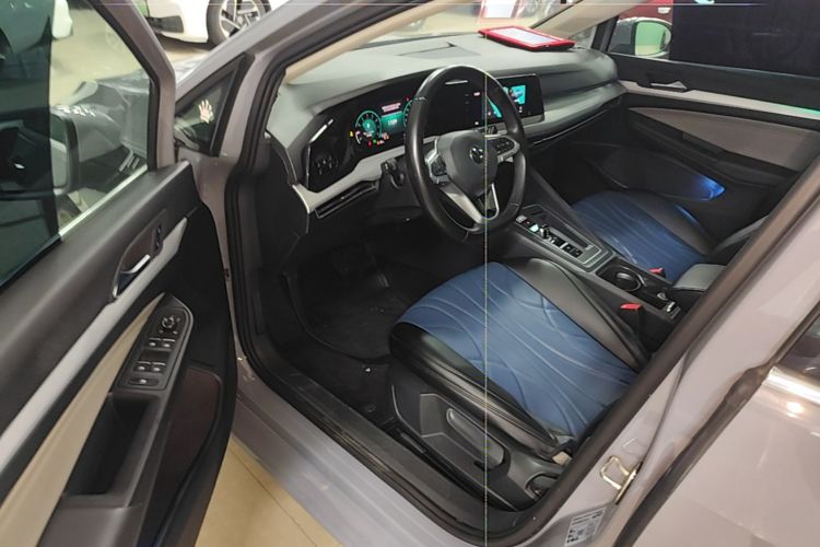 Volkswagen Golf 2022 car image #12