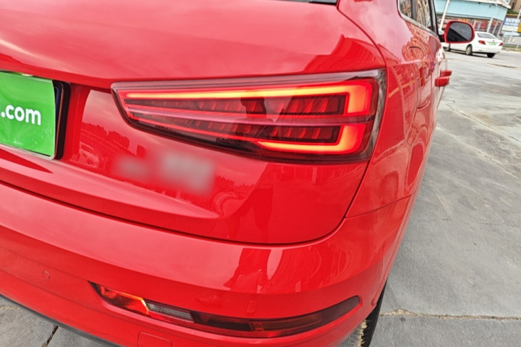 Audi Q3 2019 car image #8