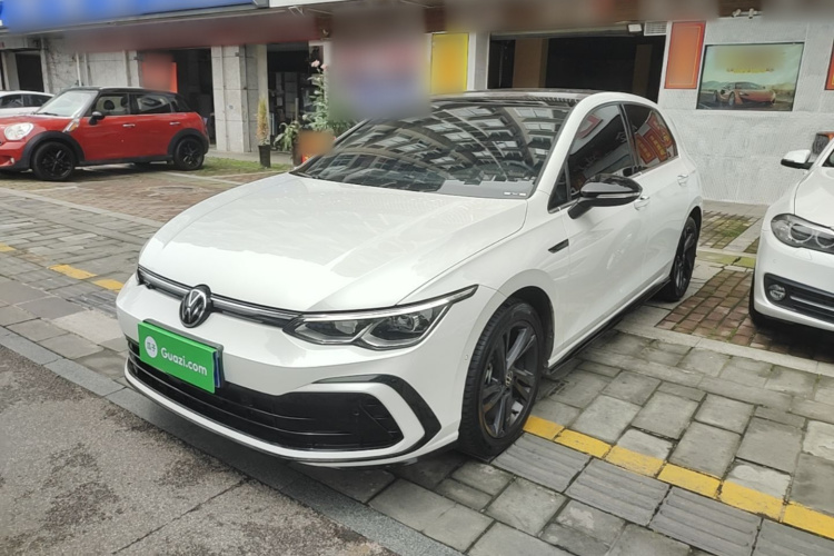 Volkswagen Golf 2023 car image #2