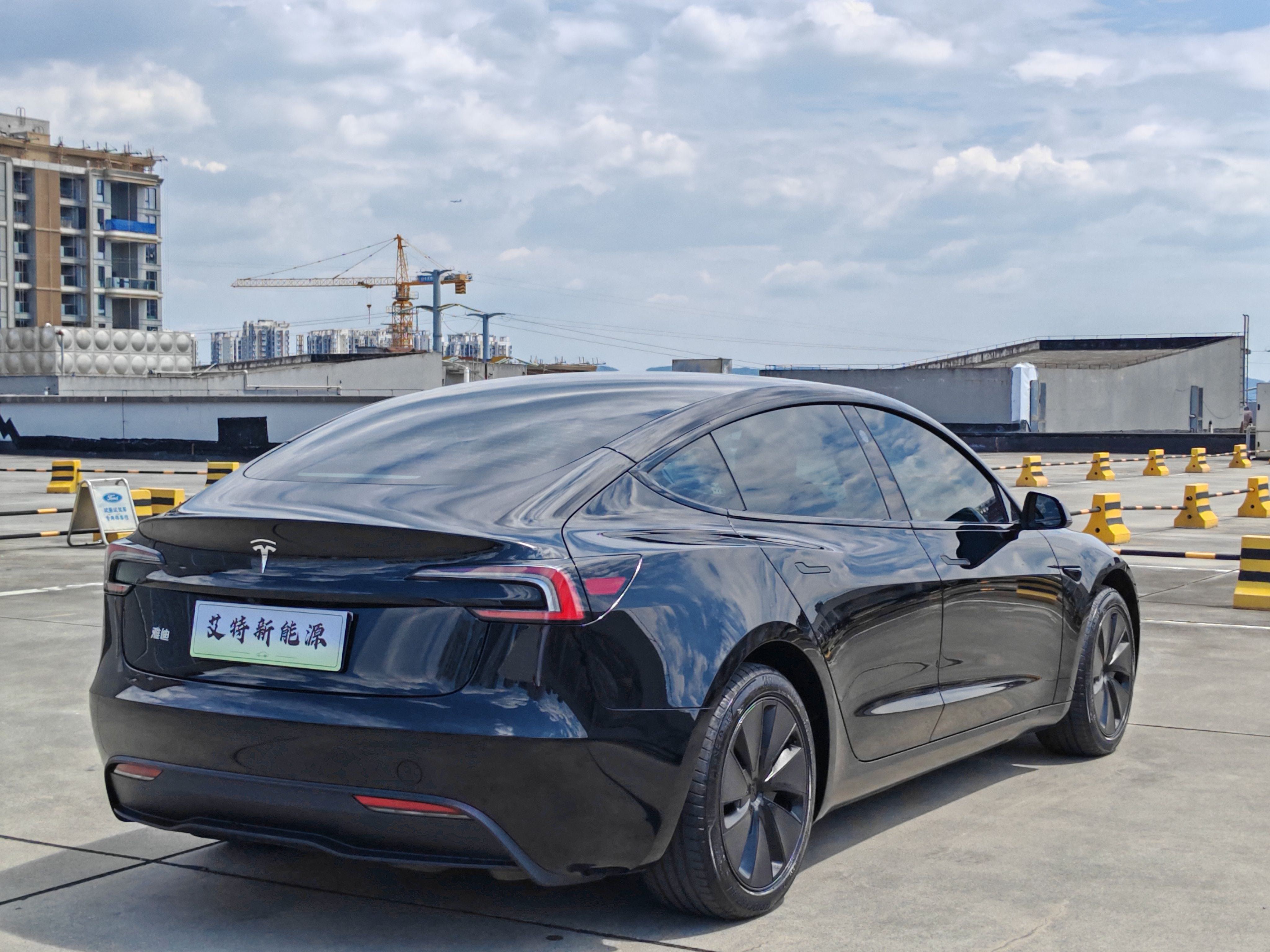 Tesla Model 3 2025 car image #6
