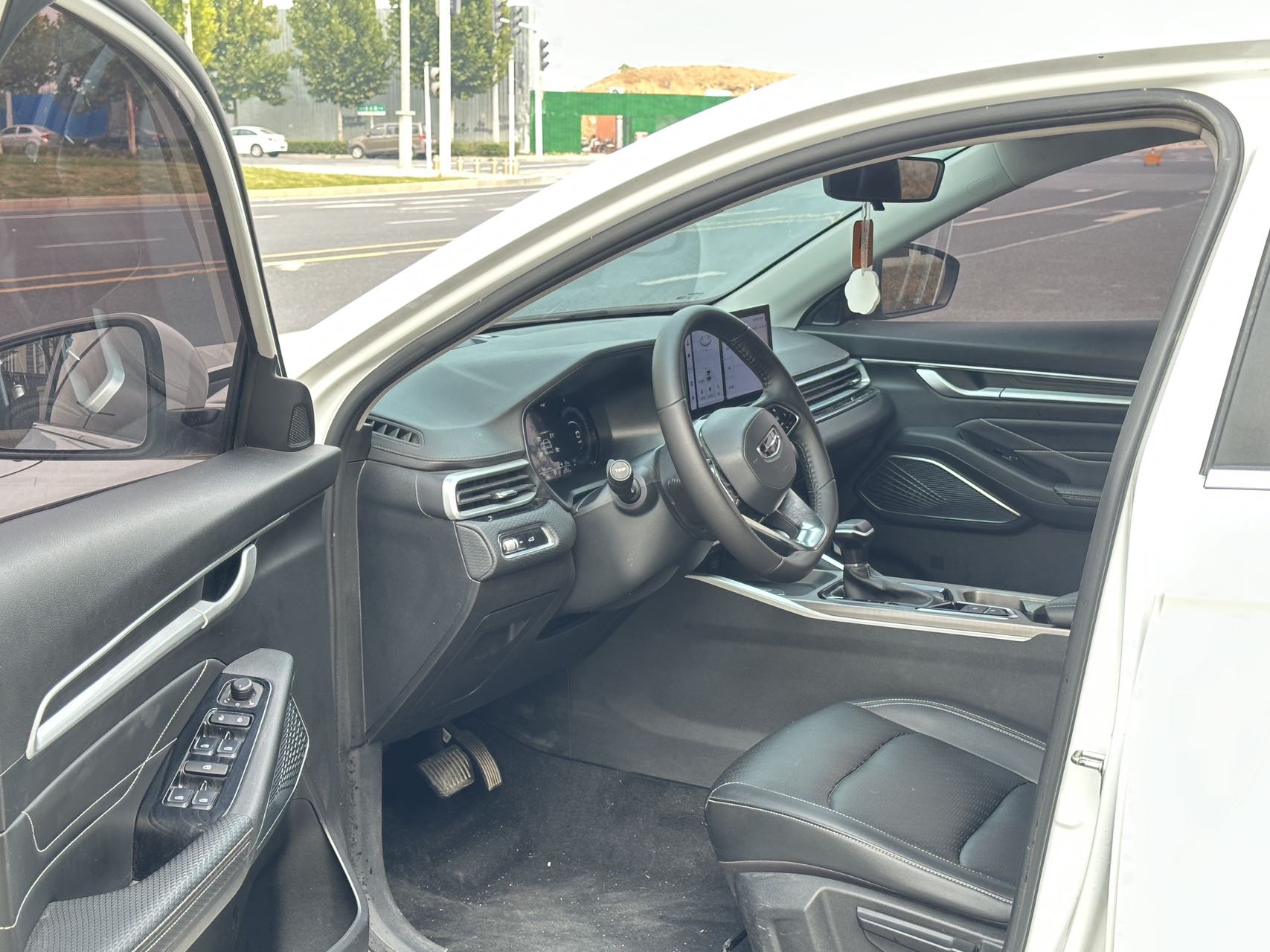 GEELY Emgrand 2023 #4 GEELY Emgrand 2023 car image #4