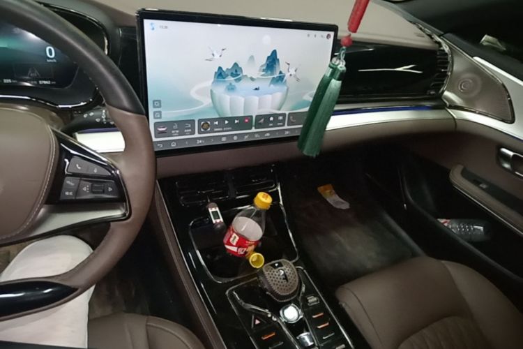 BYD Han 2024 car image #13