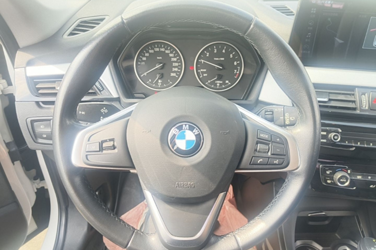 BMW X1 2017 #11 BMW X1 2017 صورة سيارة #11