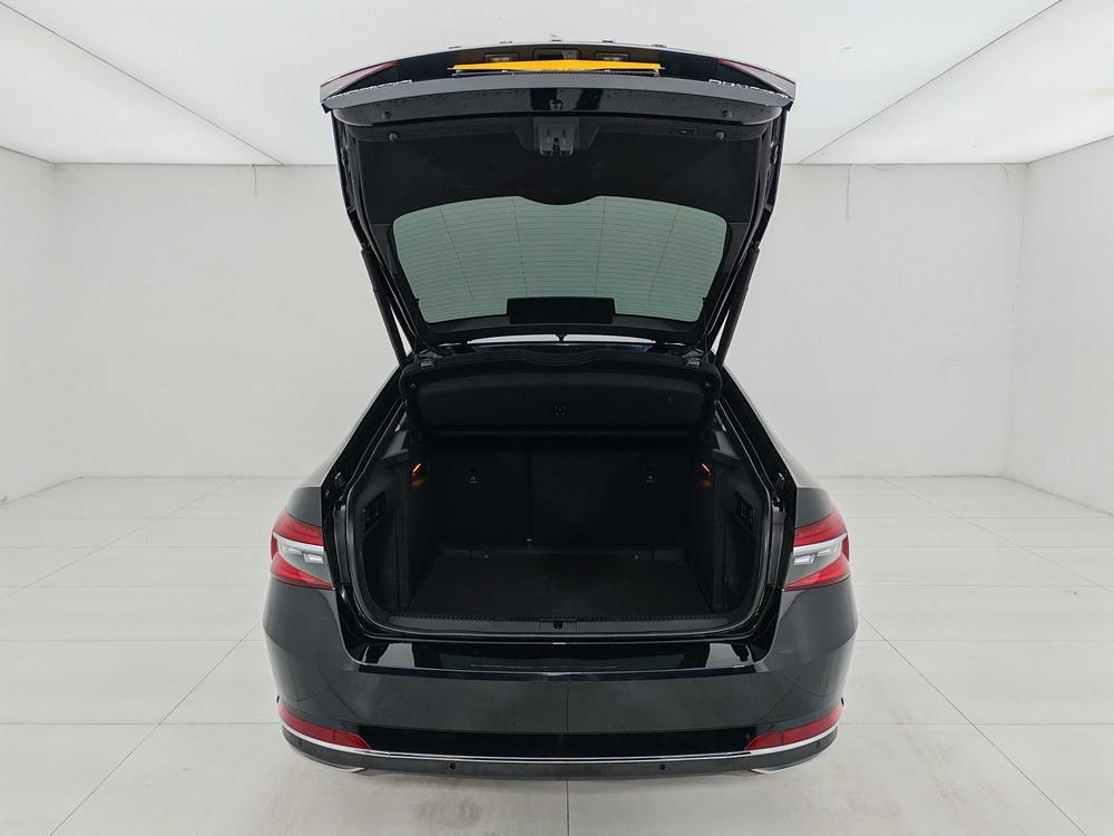 Skoda Superb 2024 imagem de carro #20