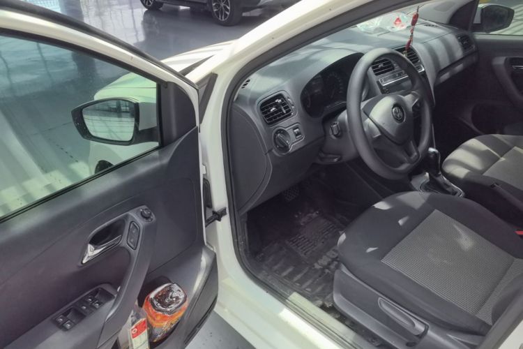 Volkswagen Polo 2019 car image #16