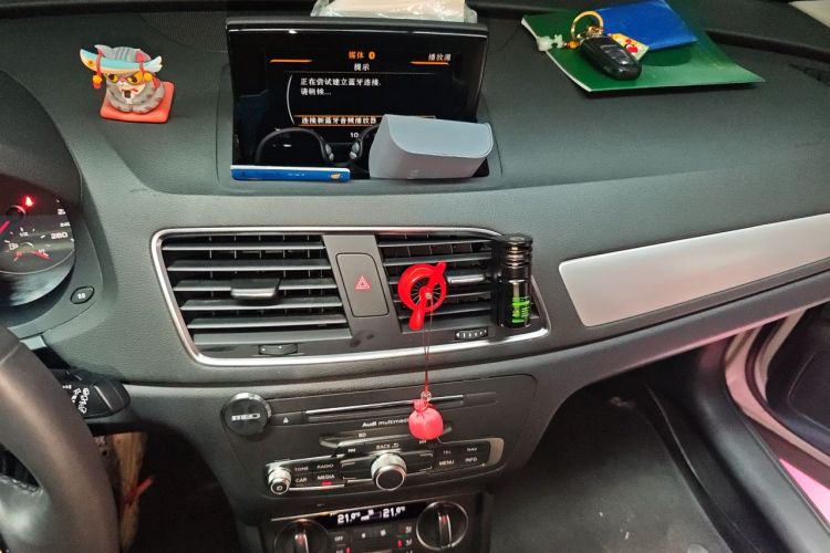 Audi Q3 2019 car image #13