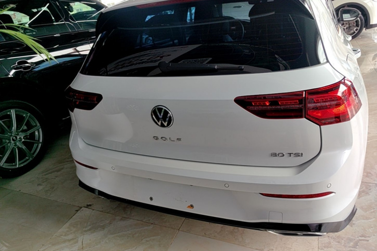 Volkswagen Golf 2022 car image #6