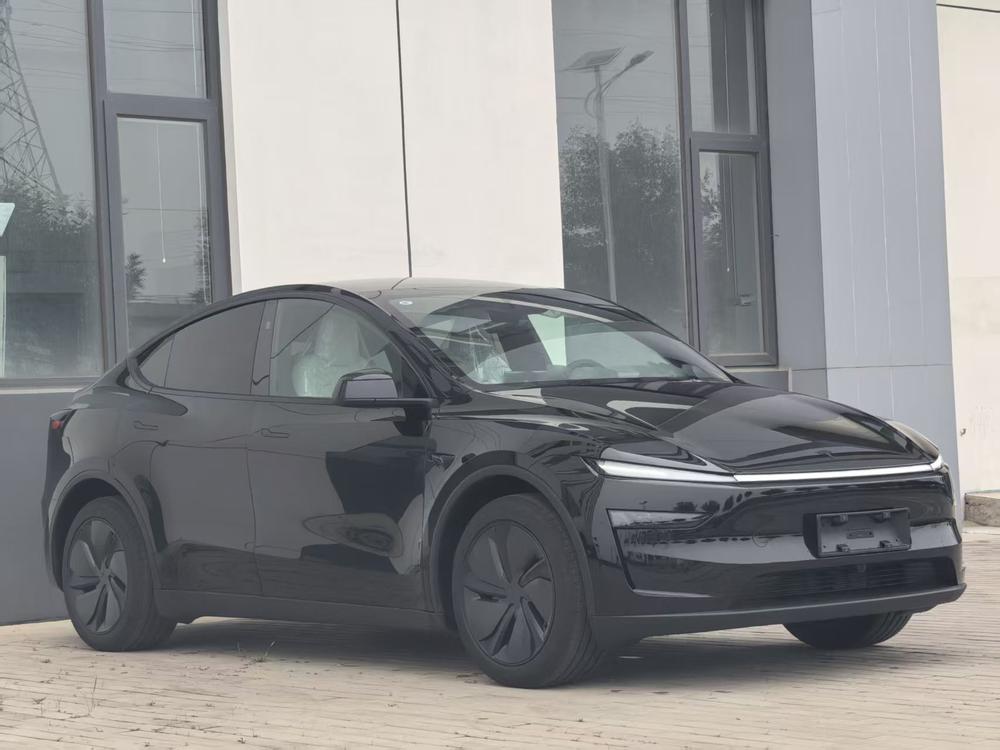 Tesla Model Y 2026 car image #3