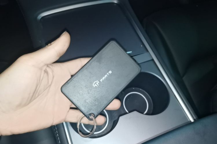 Tesla Model Y 2022 car image #9