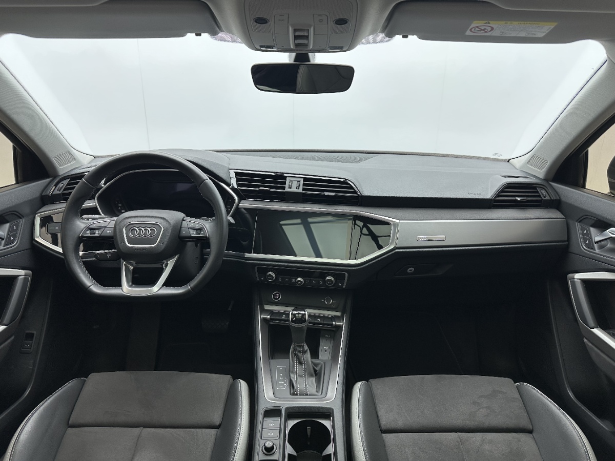Audi Q3 2022 car image #7