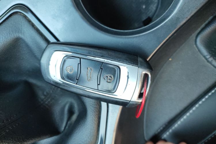 GEELY Emgrand 2018 car image #9
