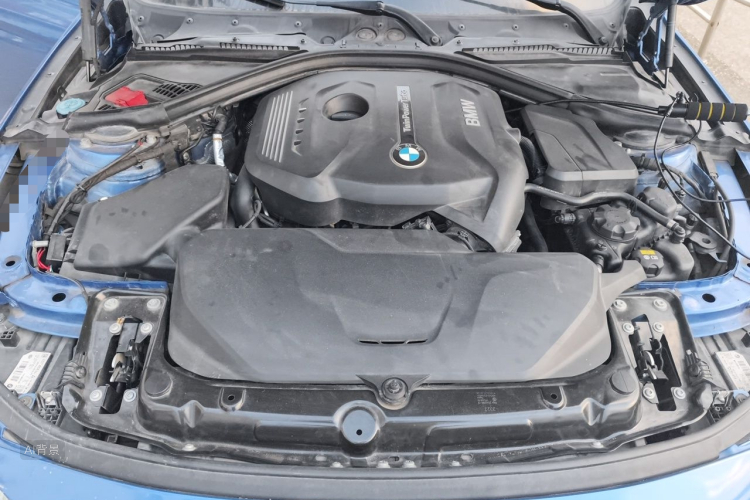 BMW 3 Series 2018 car image #22