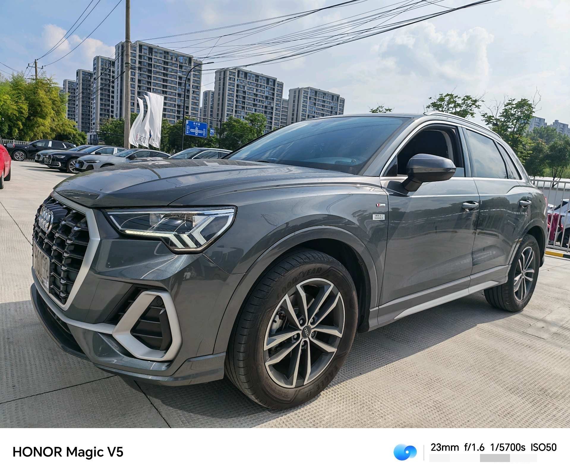 Audi Q3 2022 car image 