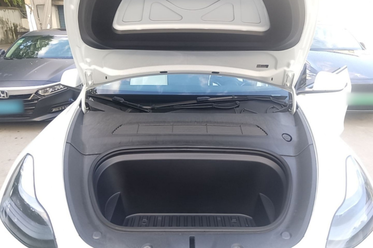 Tesla Model Y 2023 #20 Tesla Model Y 2023 car image #20