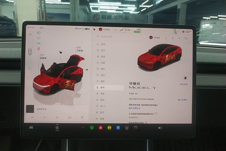 Tesla Model Y 2025 car image #12