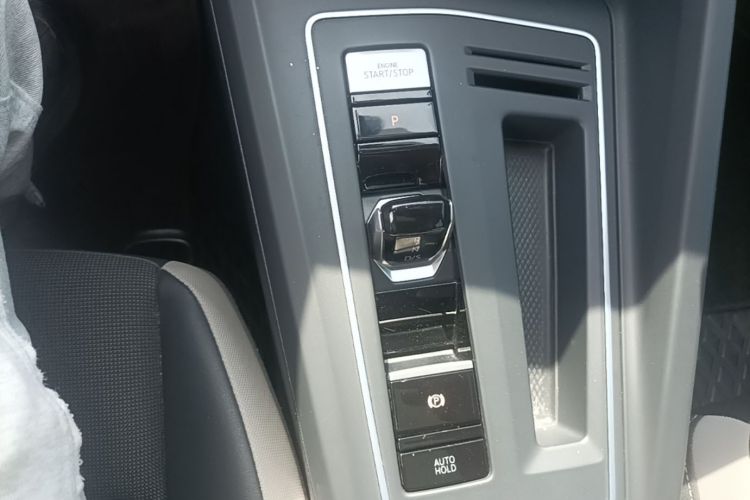 Volkswagen Golf 2022 car image #16