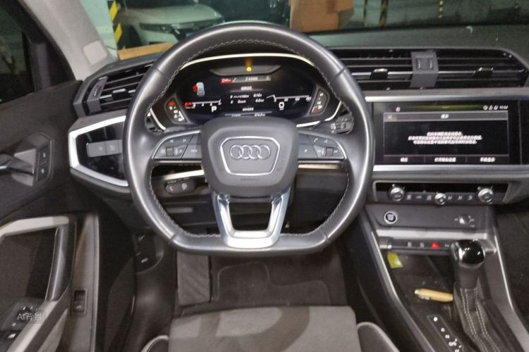 Audi Q3 2023 car image #12