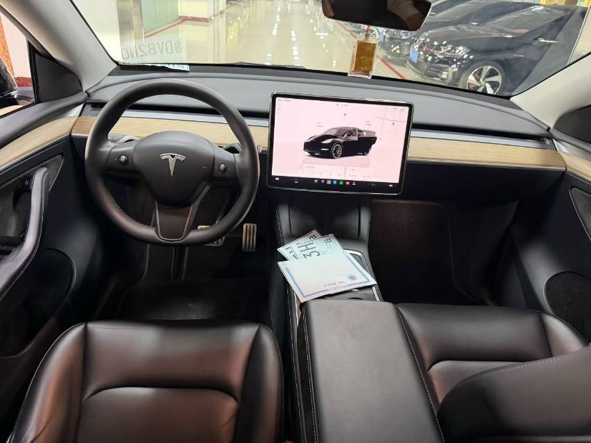 Tesla Model Y 2026 #8 Tesla Model Y 2026 car image #8
