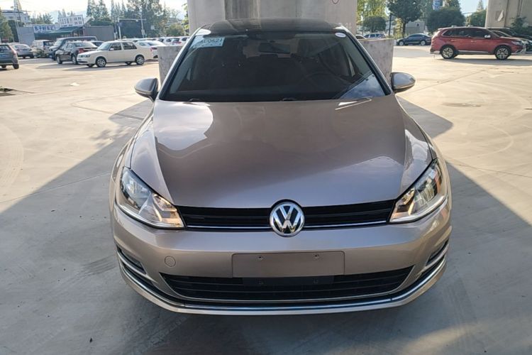 Volkswagen Golf 2017 car image #3